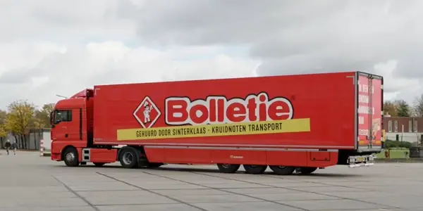 Foto Van Vrachtwagen Van Bolletje