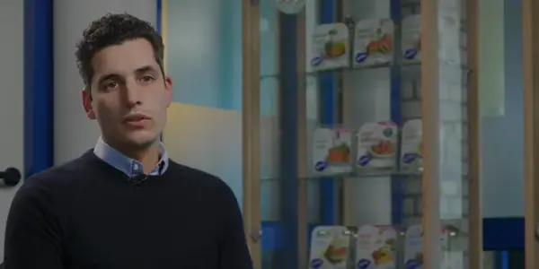 Supply Chain Manager Wim Praat In De Camera Over Zijn Opdracht Bij Sofine Foods Via Nrg Office