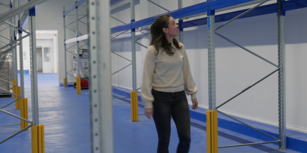 Supply Chain Specialist Els Wandelt Door De Gangen Van Redefine Meat